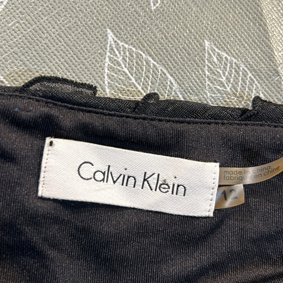 Ladies Calvin Klein Ruffled Skirt. - Picture 3 of 8